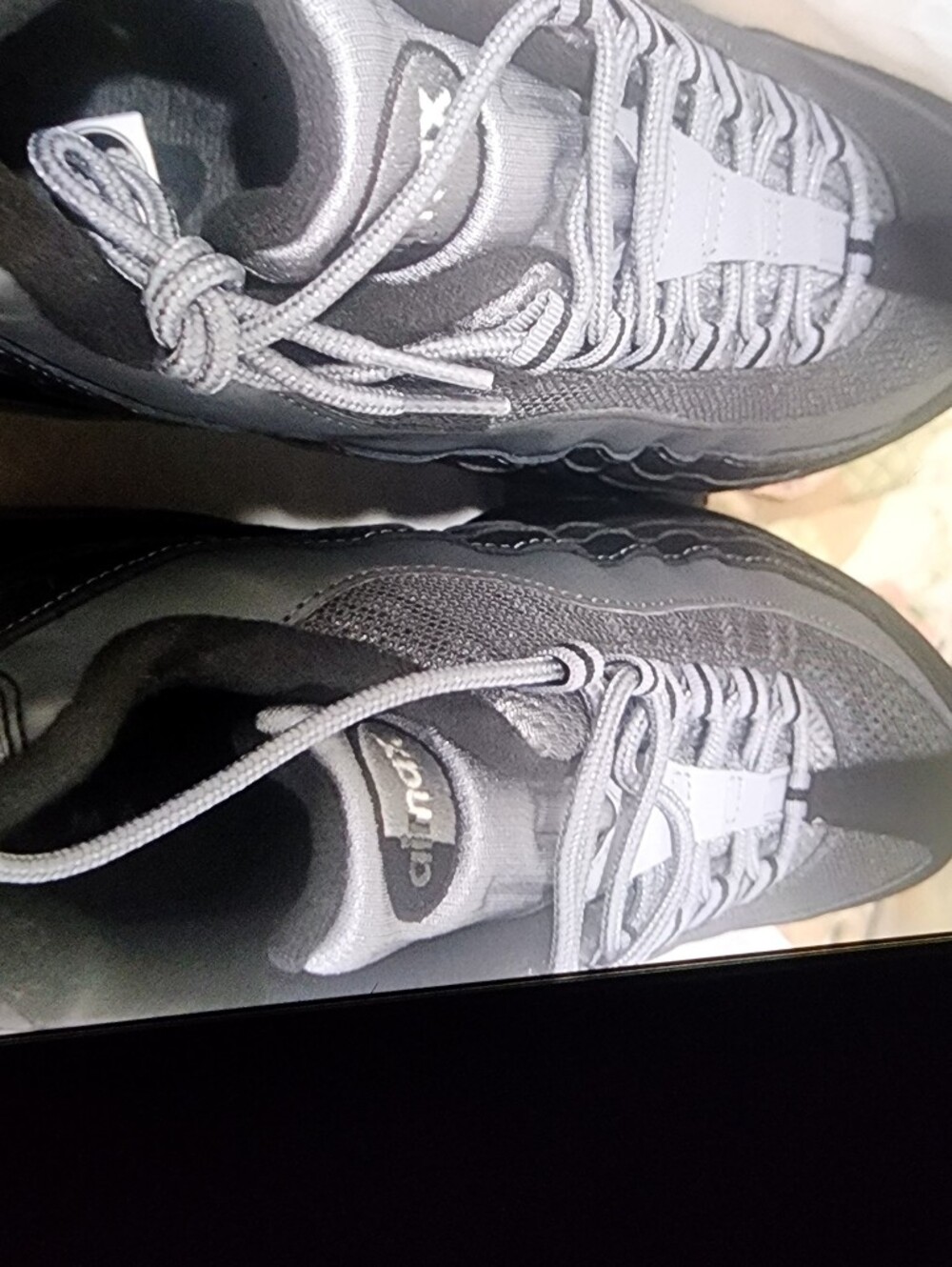 Nike Men's Airmax 95 Anthracite Grey Metallic Silver Size 10.5 Sneakers
